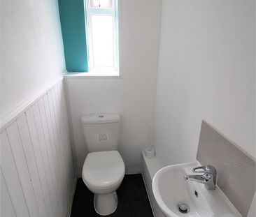Room For Rent Blossom Square, Portsmouth - Photo 2