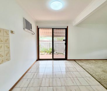 2 Bedroom townhouse located in the heart of Toukley! - Photo 2