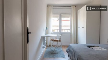 4 room luxury Apartment for rent in L'Hospitalet de Llobregat, Spain - Photo 4