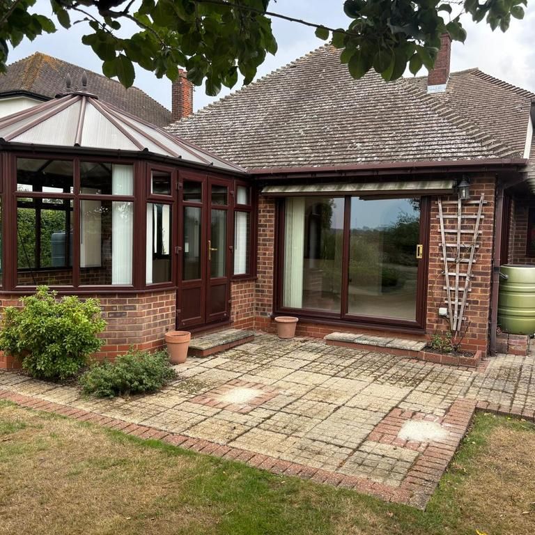 2 bedroom detached bungalow to rent - Photo 1