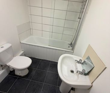 3 Bed Terraced House, Peter St, CH44 - Photo 3