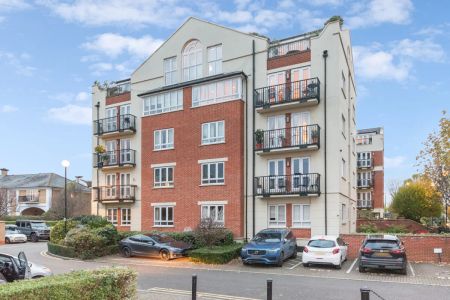 2 bedroom flat in Corney Reach Way - Photo 2