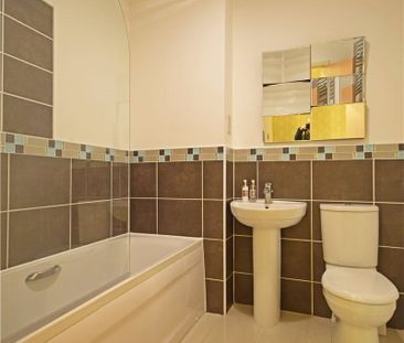 Well presented 2 bedroom duplex apartment to rent situated just to ... - Photo 6