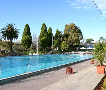 Ideal apartment living in Glen Iris - Photo 2