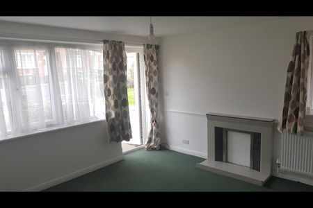 1 Bed Flat, Woodside Court, SO17 - Photo 2