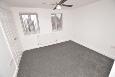 3 Bedroom End of Terrace - Photo 4