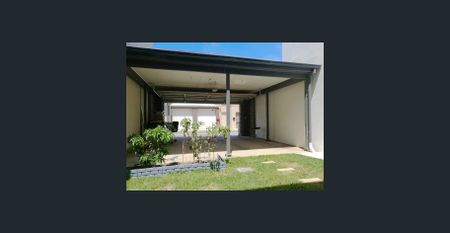 Double garage home - Photo 3