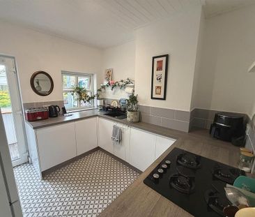 2 bedroom terraced house to rent - Photo 4