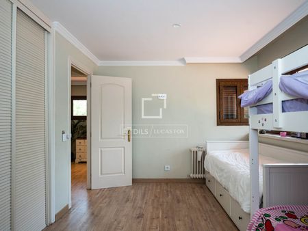 Exclusive Family Home with a Heated Swimming Pool and Private Garden in Fuente del Fresno - Foto 5