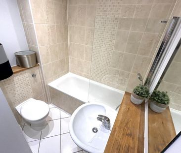 2 bedroom flat to rent - Photo 4