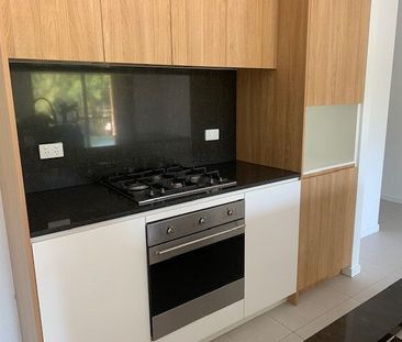 Earlwood - Photo 1