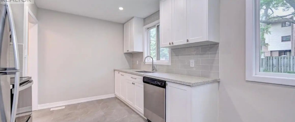110 CONWAY DRIVE — 3 Bedroom - Photo 1