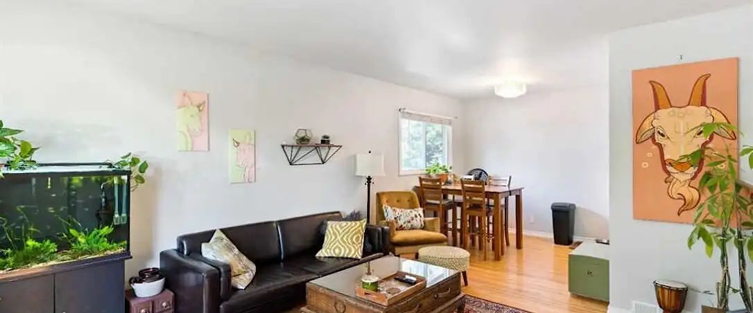 Smart Innercity NW Main Flr 2-Bedroom Bungalow — 2 Bedrooms Main Floor - Photo 1