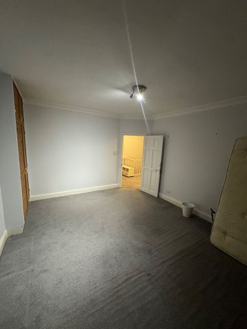 3 Bed Flat, Chatsworth Road, NW2 - Photo 3