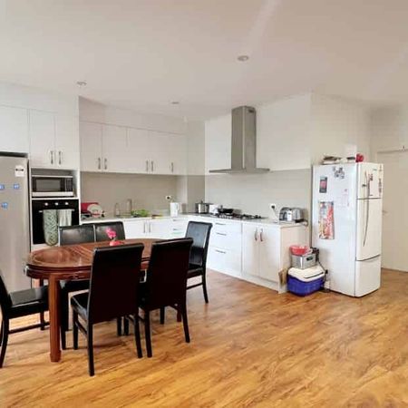 4 Bedrooms & 4 Bathrooms in Silverdale - Photo 3