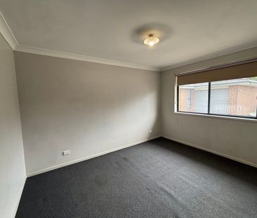 Two Bedroom Semi-Detached Townhouse with Single Garage - Photo 3