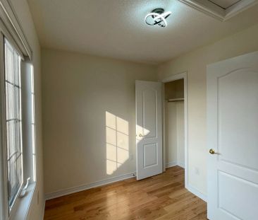 Condo Townhouse For Lease | N9255946 - Photo 3