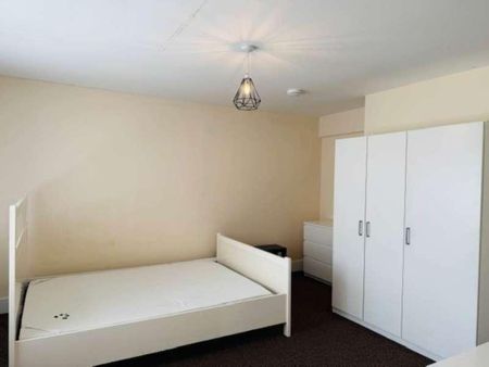 Chairborough Road, High Wycombe, HP12 - Photo 3