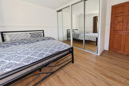 Warburton Road, SO19 - Photo 2