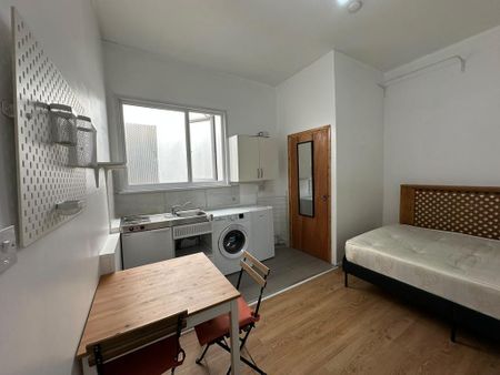 Studio to rent - Photo 3