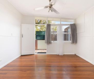 CUTE 2 BED UNIT WITH PRIVATE COURTYARD - Photo 1