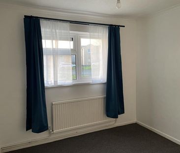 2 bedroom ground floor flat to rent - Photo 2