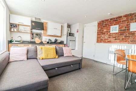 1 bedroom flat to rent - Photo 3