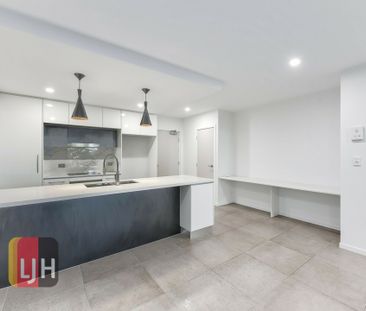 AIR CONDITIONED TWO BEDROOM UNIT WITH TWO CAR ACCOM! - Photo 6