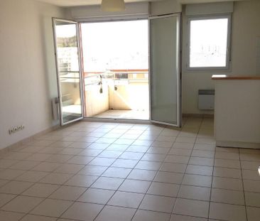 location Appartement T2 DE 42.95m² À MARSEILLE - Photo 2