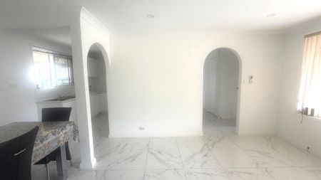 Quality Family Residence in Peaceful Edensor Park for RENT! - Photo 3