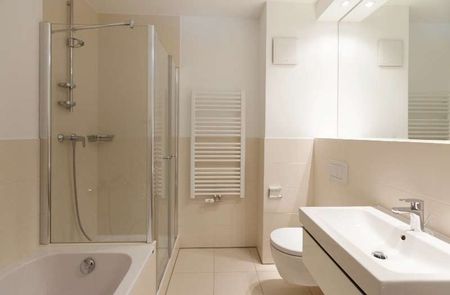 Speicherquartier: Großzügige 3 Zi.-Wohnung mit Balkon und Loggia - Photo 4