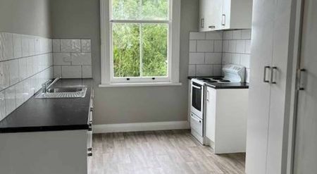 Handy two-bedroom - Photo 3