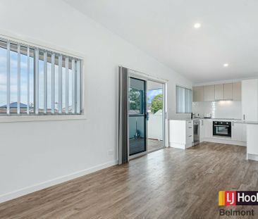 Stylish 2 Bedroom Home in Swansea - Photo 5