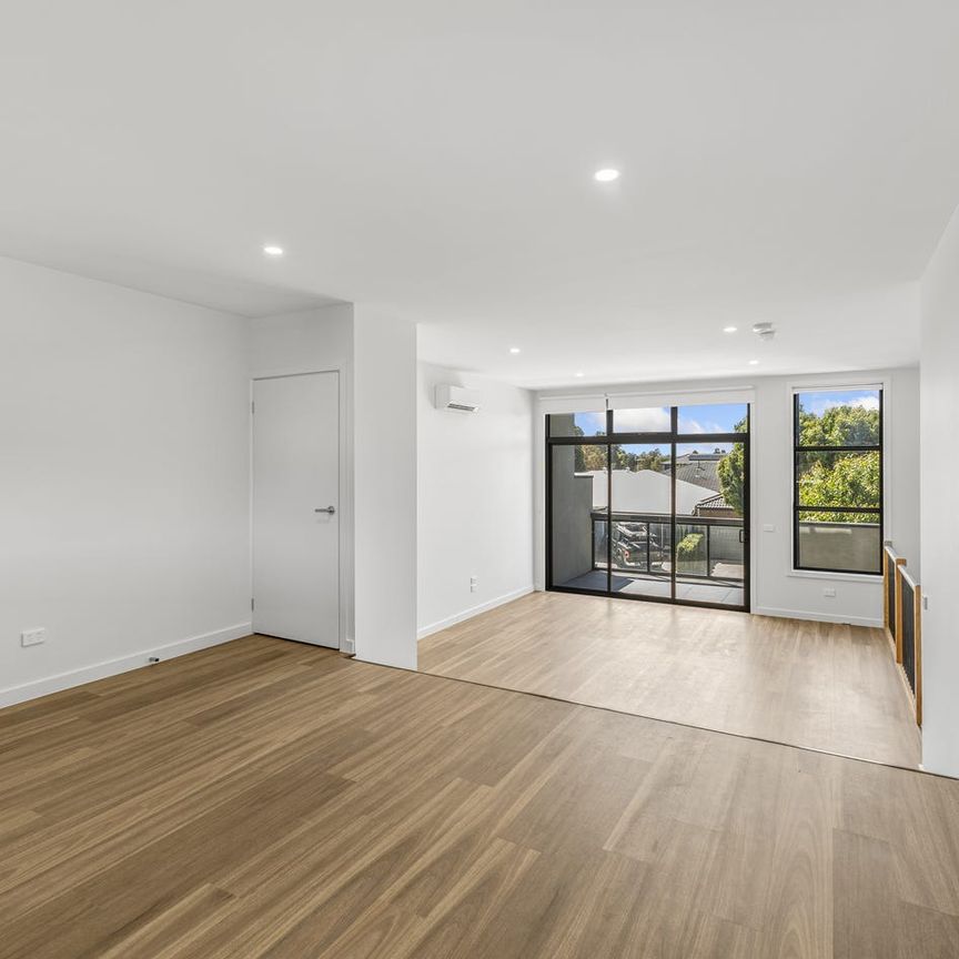 Modern Craigieburn Townhouse! - Photo 1