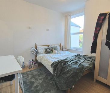 4 bedroom terraced house to rent - Photo 5