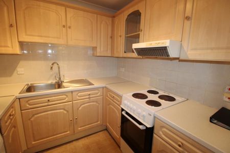 1 bedroom ground floor flat to rent - Photo 4