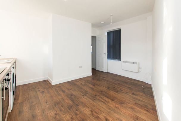 1 Bed Flat, Rifle Street, NG7 - Photo 1