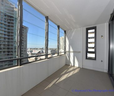 Modern 1-bedroom apartment + study at ERA Chatswood - Photo 6
