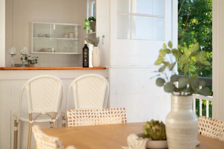 Sky-high position with lifelong, grandstand city views – 3.3km to CBD - Photo 3