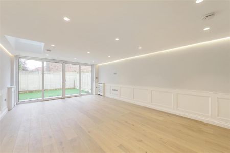 4 bedroom townhouse to rent - Photo 3