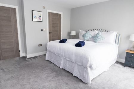 4 bedroom townhouse to rent - Photo 3