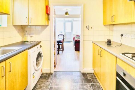 5 bedroom terraced house to rent - Photo 4