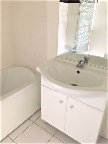 Location Appartement 2 pièces 42m² ST ANDRE DE CUBZAC 33240 - Photo 4