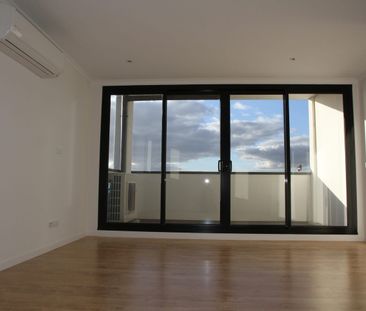 Enjoy a cozy life in an apartment in the heart of Springvale. - Photo 1