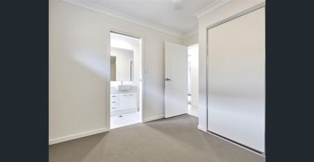 9 Logan Crescent, Oxenford, Qld 4210 - Photo 3