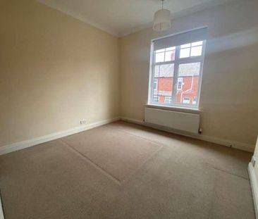 Balmoral Terrace, South Bank, YO23 - Photo 4