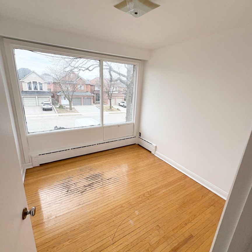For Lease - 214 Queenslea Avenue Unit# 2nd floor Room1, Toronto, Ontario - Photo 1