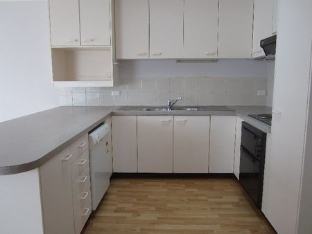 Looking for a family home in a convenient location? - Photo 5