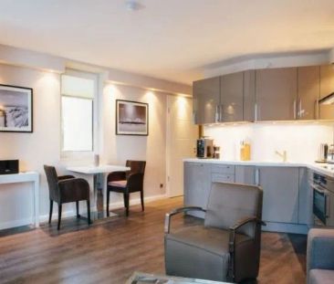 Wohnen auf Zeit! - Exklusives 2-Raum-Apartment mit Balkon und Tiefg... - Photo 3