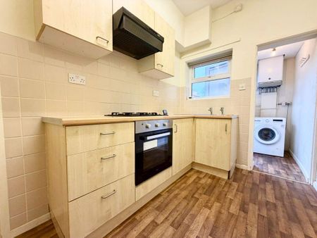 2 bedroom flat to rent - Photo 5